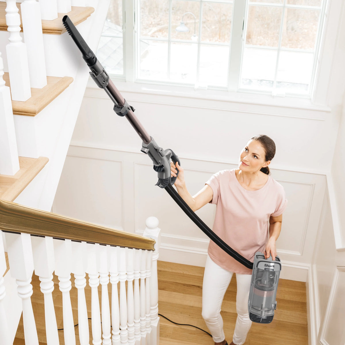 Upright Vacuum with Self-Cleaning Brushroll J382719