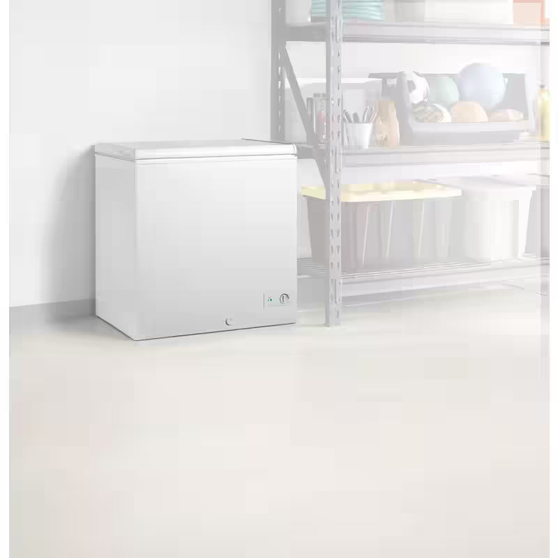 White 6.9 cu. ft. Manual Defrost Chest Freezer E7932