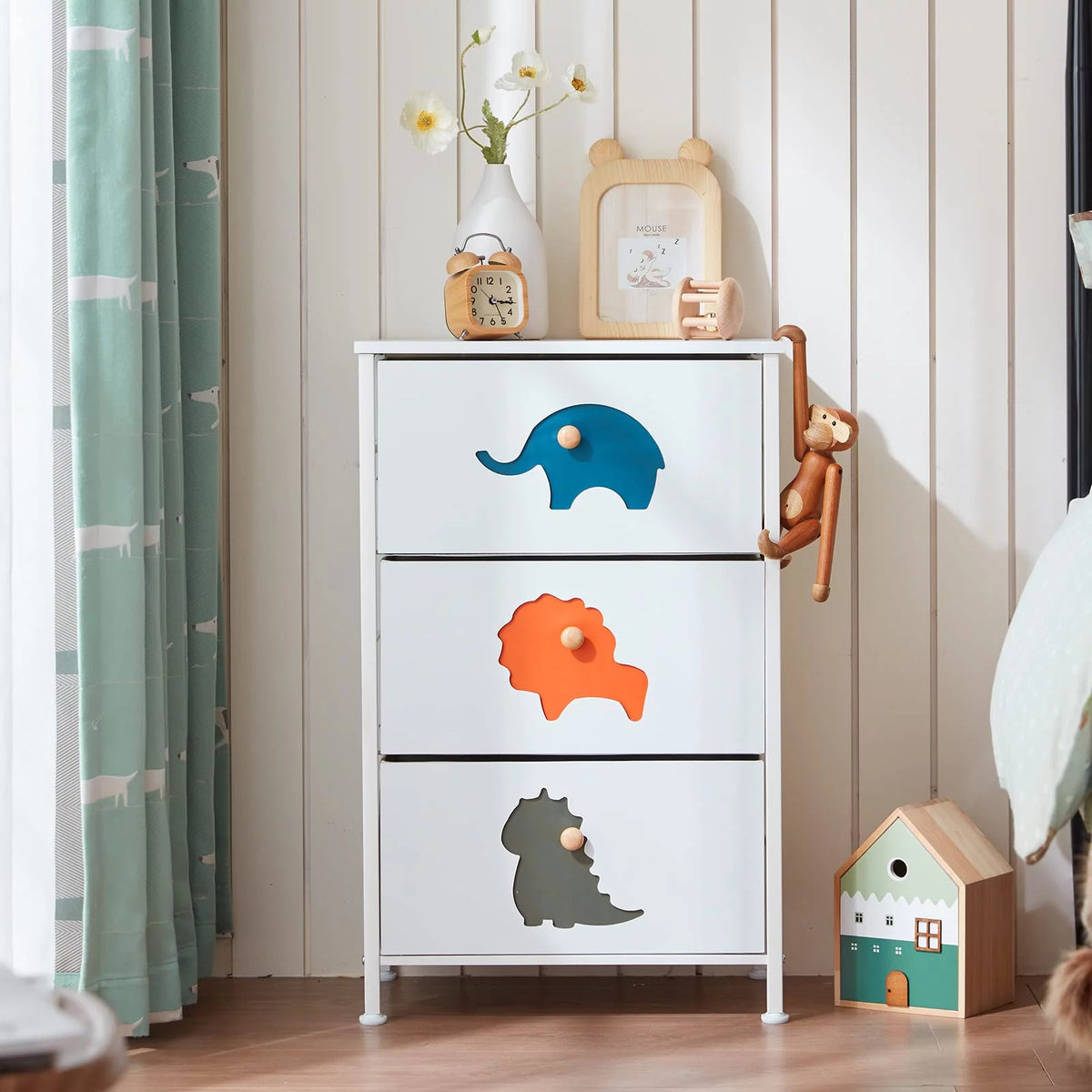 White 5 Drawer Dresser X489
