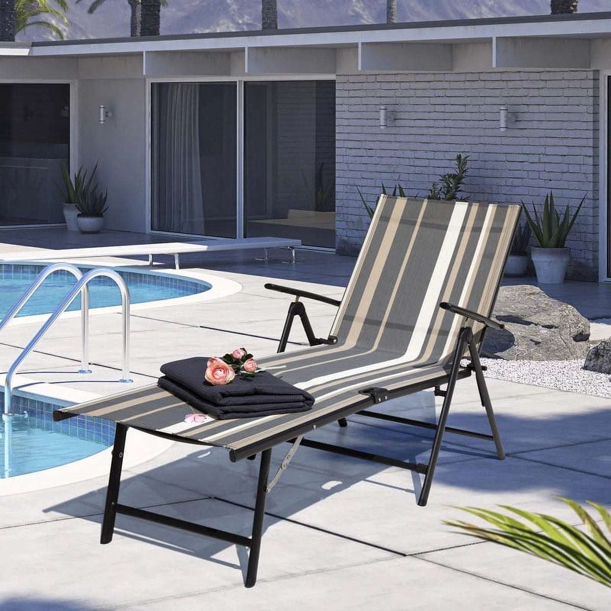 Adjustable Folding Outdoor Chaise Lounge Chair with Steel Frame Q1792