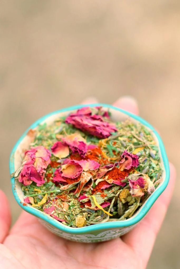 Nesting Herbs for Pet Chickens U142452