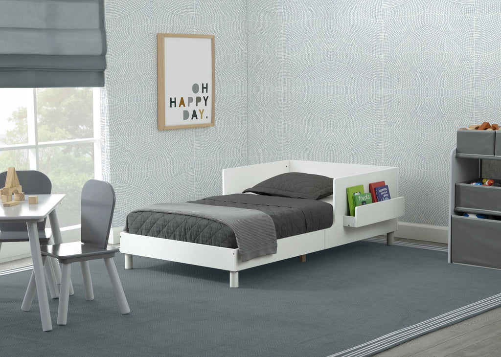 White Toddler Bed with Interchangeable Shelf E456984