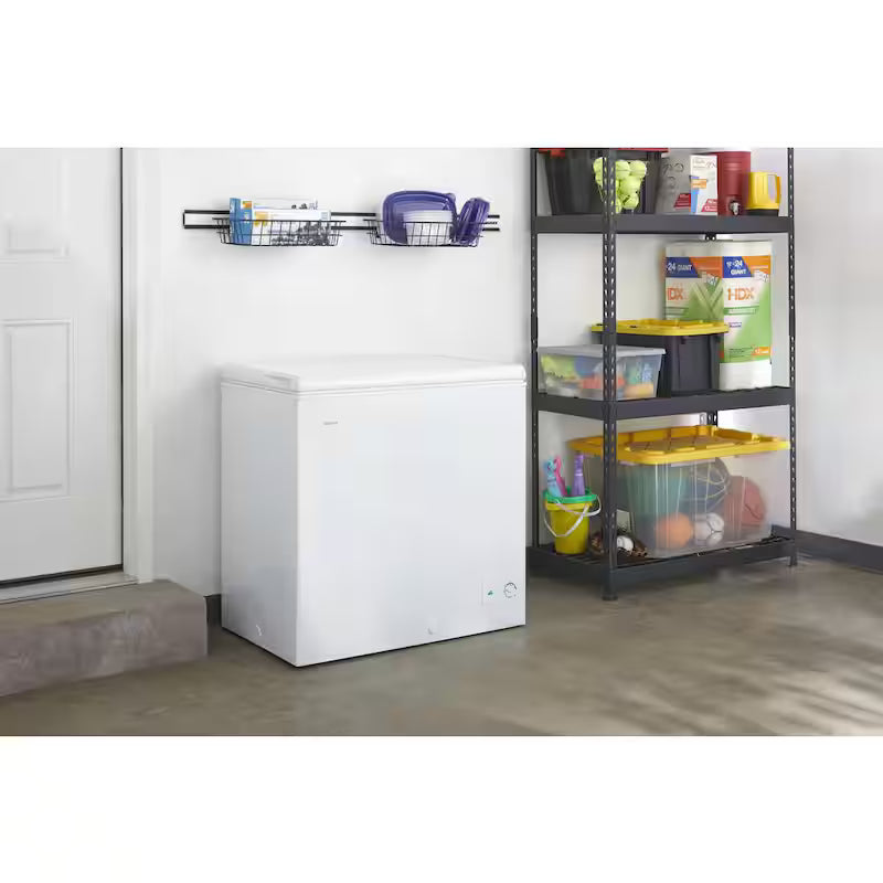 White 6.9 cu. ft. Manual Defrost Chest Freezer E7932
